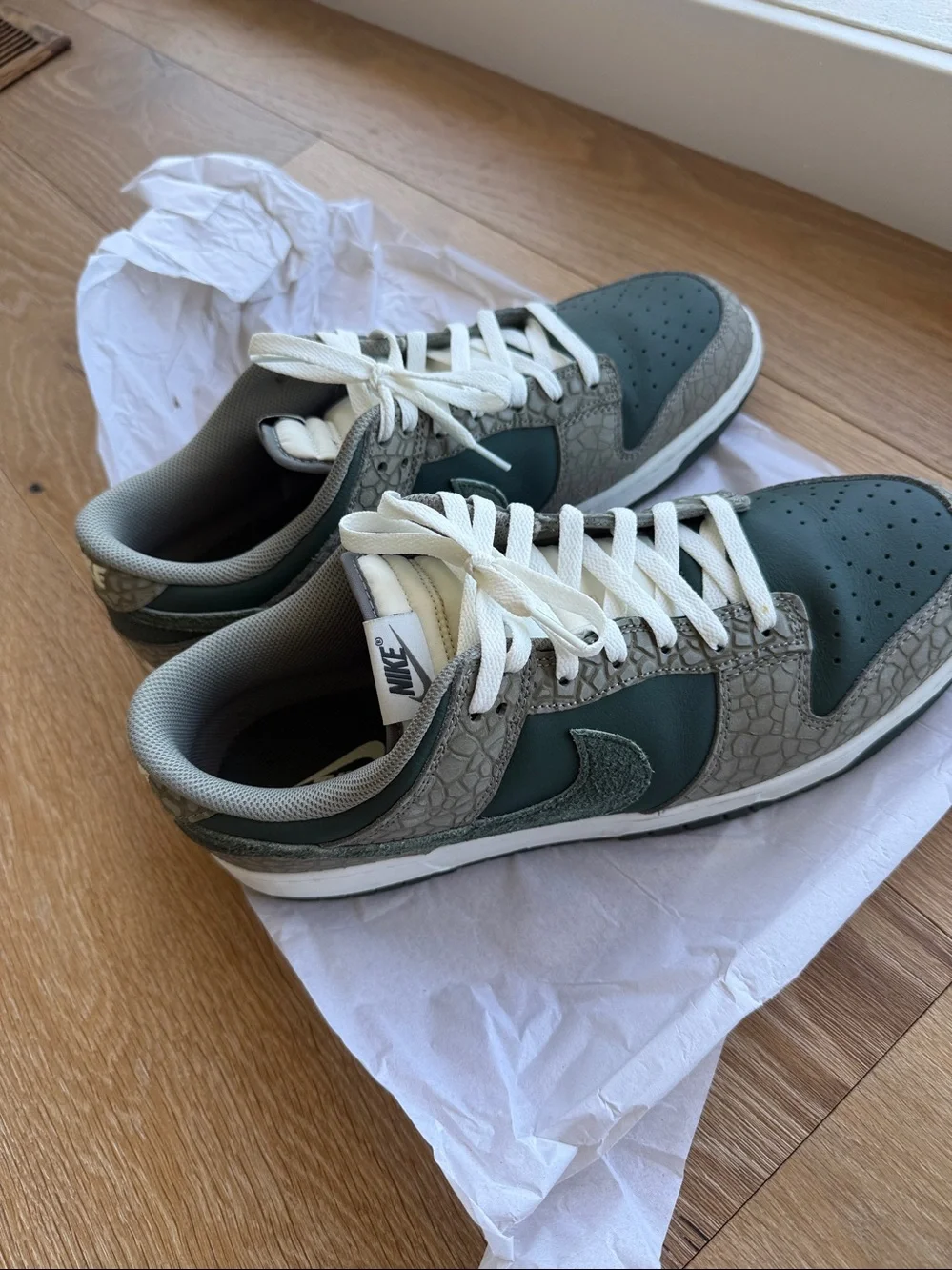 Nike Dunk Low Retro PRM Low-Top Sneakers - Dark Stucco Vintage Green